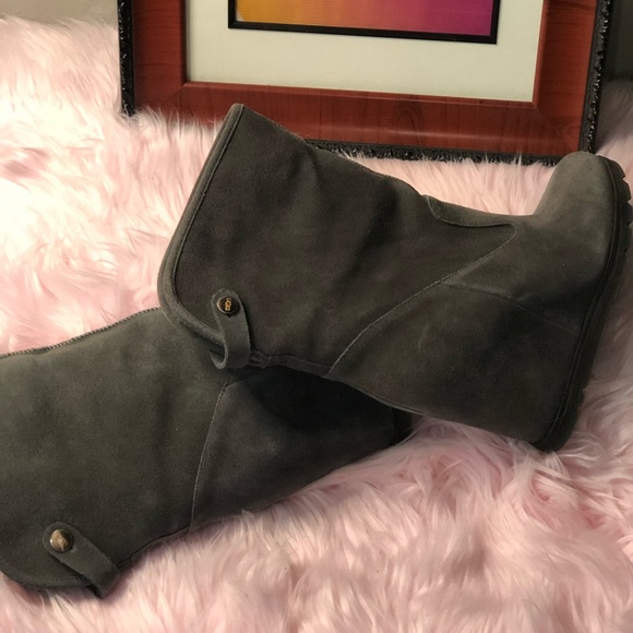 UGG Wedge Boots closing out closet  last chance - Picture 4 of 7